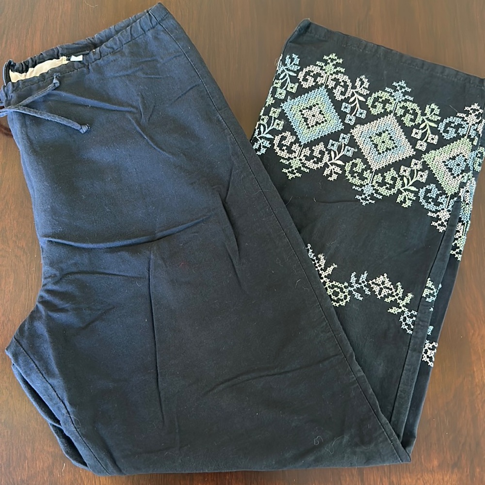 Beautiful embroidered designer pants by William B, size 2